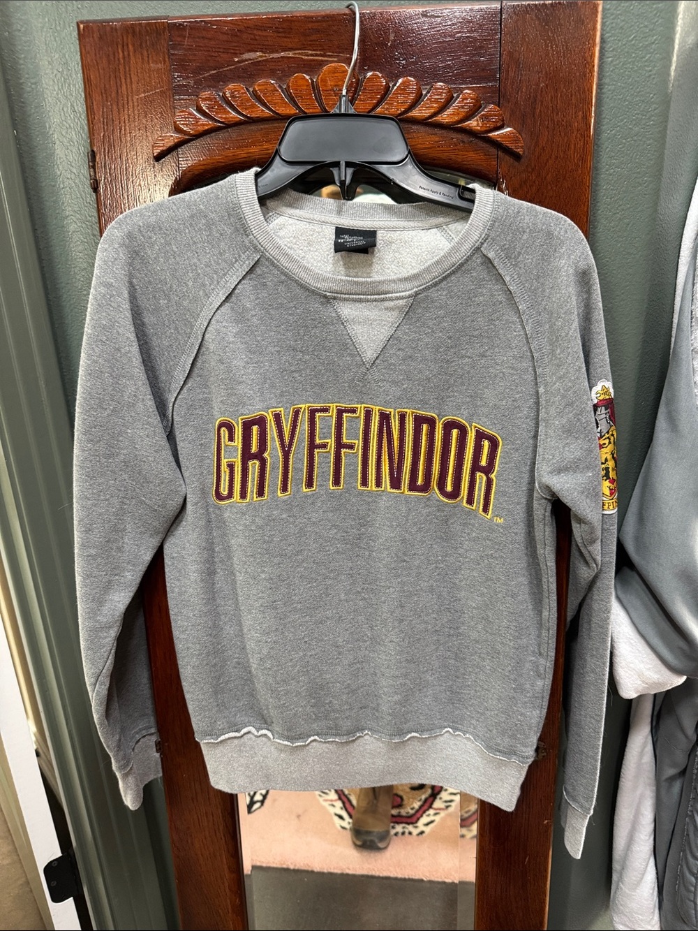 Gryffindor Logo Crewneck Sweatshirt - Gray